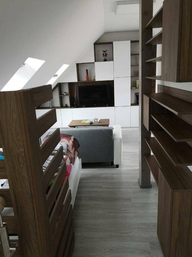 Centrum Apartman S- Dom บาร์เจโอ ภายนอก รูปภาพ
